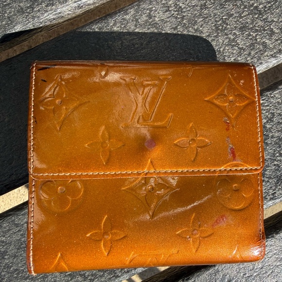 Louis Vuitton Caramel Vernis Monogram Compact Wallet - Picture 2 of 9